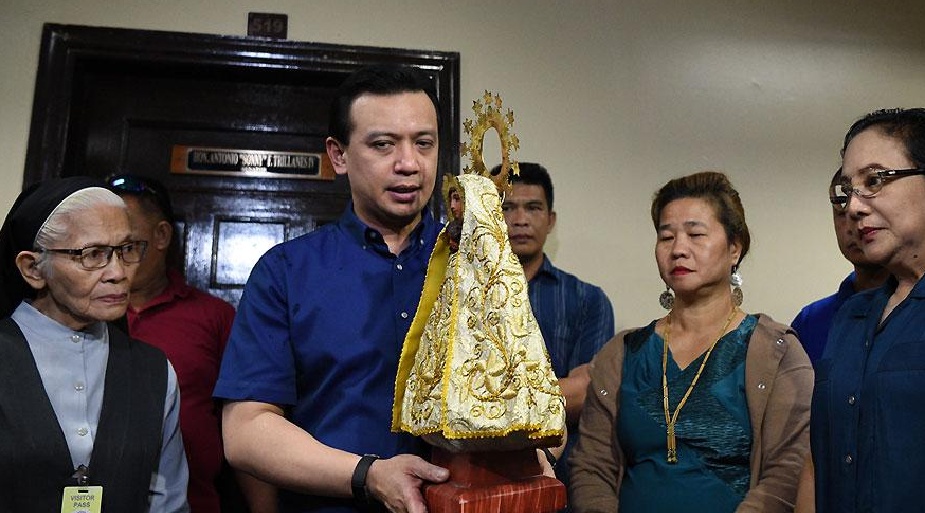 Trillanes uses the Sto Nino to prove he is one of the “good guys”! ?