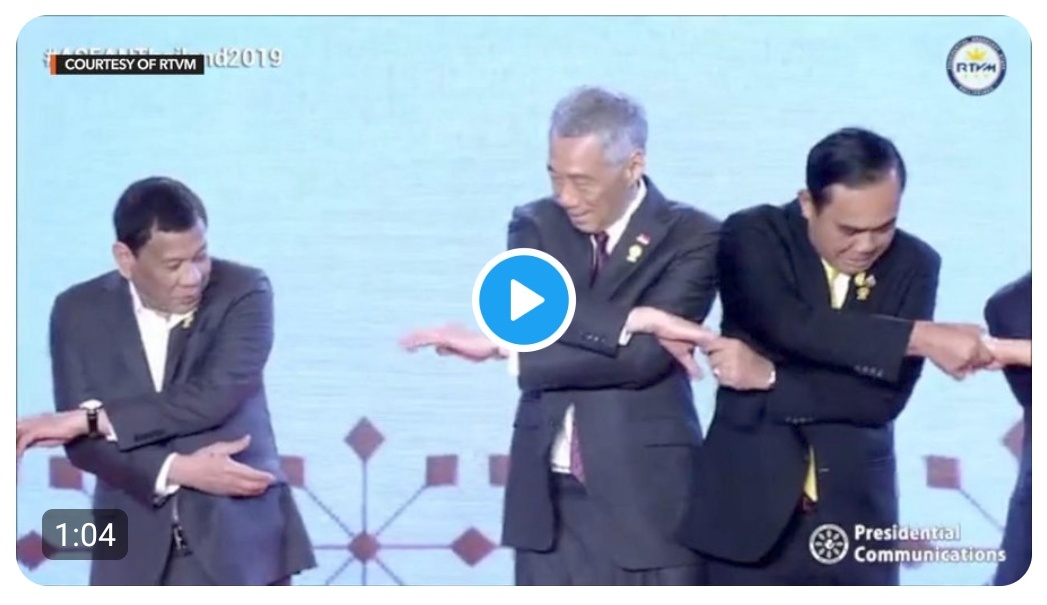 Slow news day: Rappler “reports” on Duterte’s “awkward” handshake at Bangkok ASEAN summit